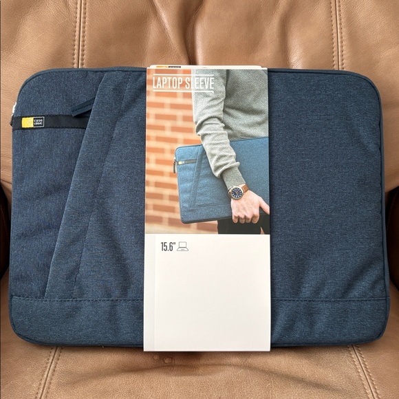 CASE LOGIC Denim Look Tablet Sleeve - Picture 3 of 6